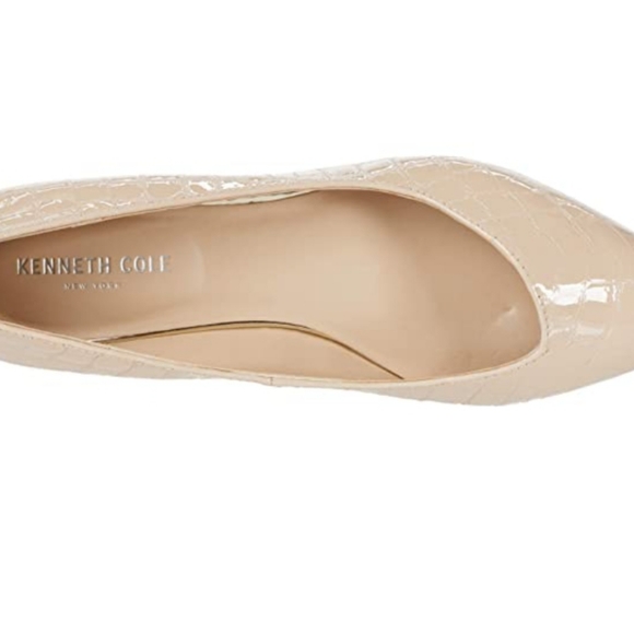 Kenneth Cole *Camelia* Pointed Toe Flat. New w/Box - Picture 2 of 7